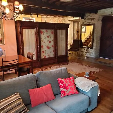 Casita De Piedra De 1900 Restaurada